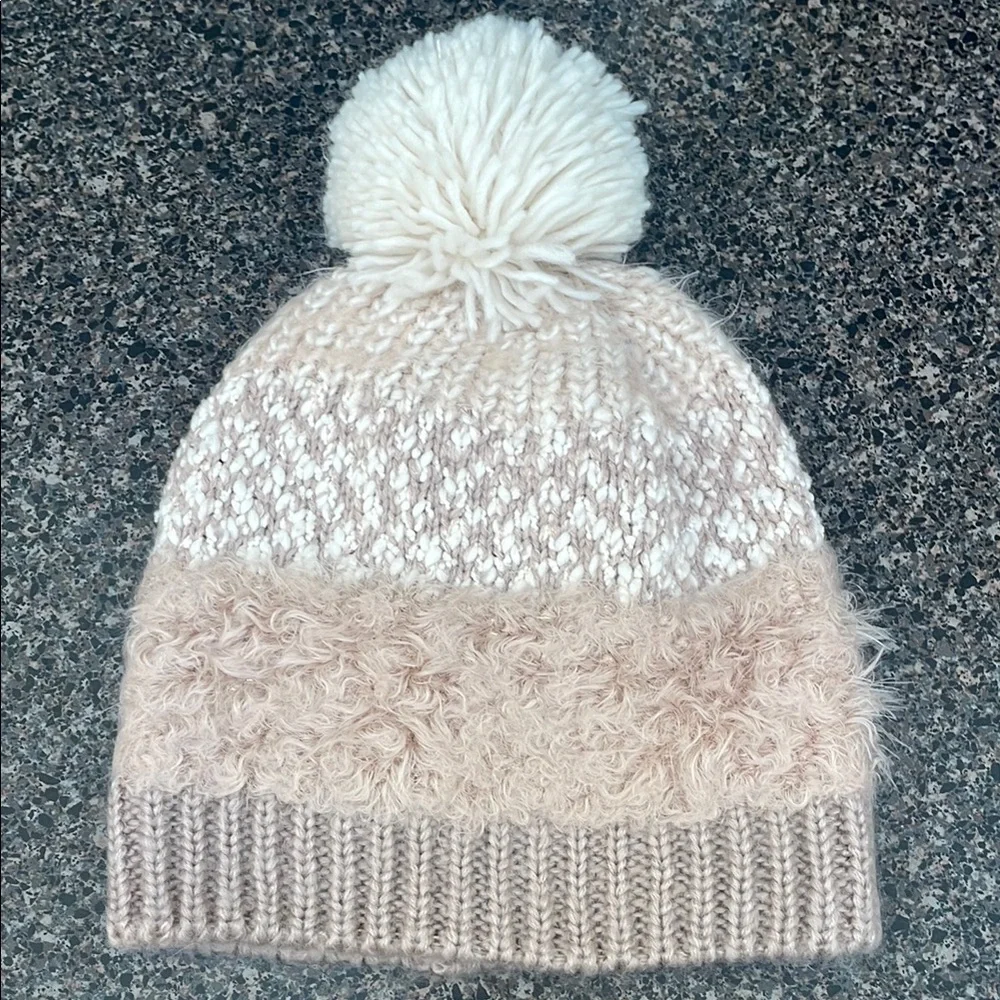Cozy Cream Knit Pom-Pom Beanie